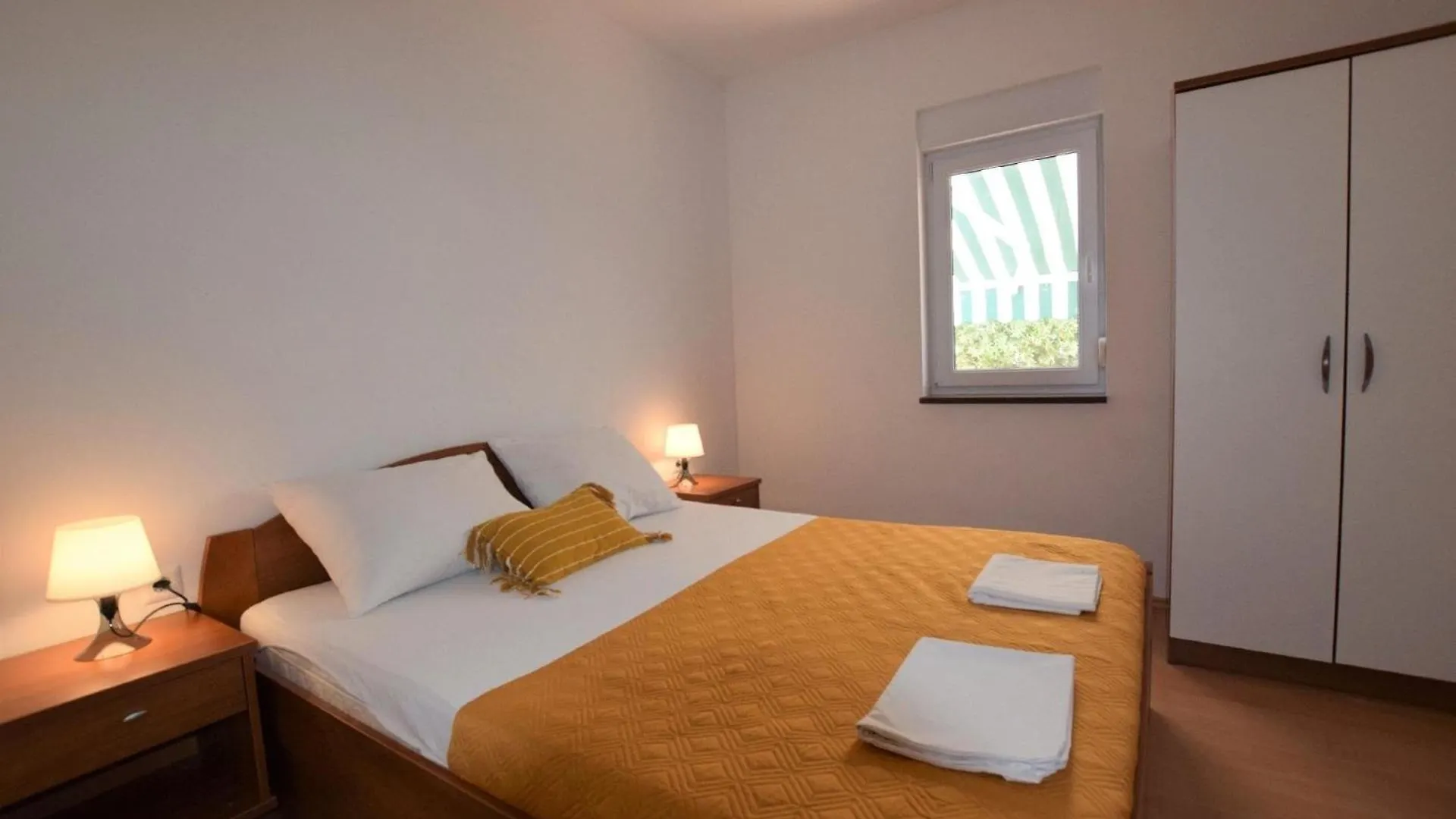 Apartment Ferienwohnung Fuer 5 Personen Ca 75 Qm In Mandre, Dalmatien Inseln Vor Zadar